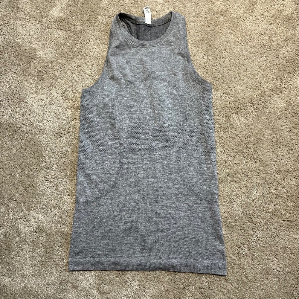 Lululemon Swiftly Tech High Neck 2.0, Size 2